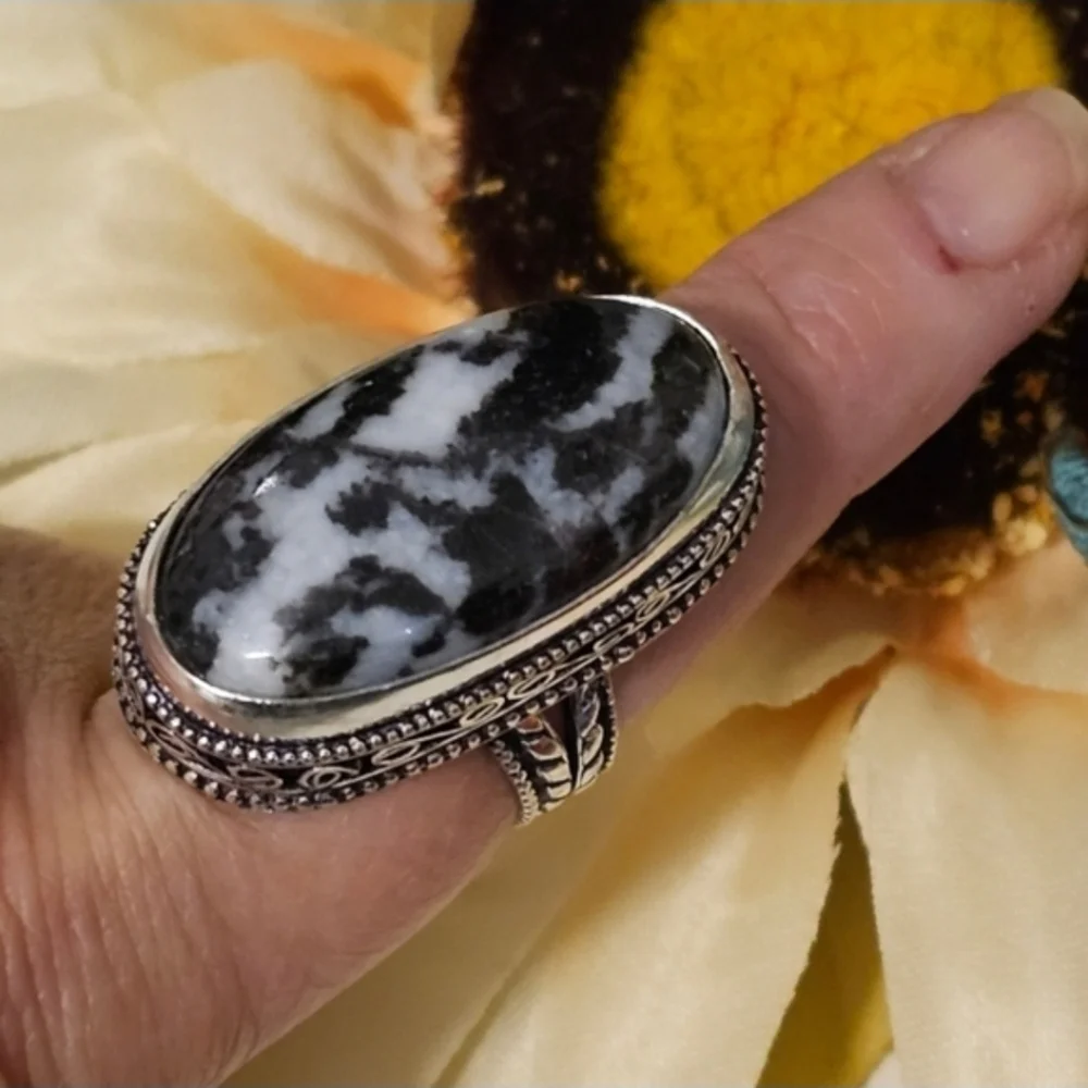 White Buffalo Turquoise Ring represents innocence, purity, strength - Picture 2 of 6